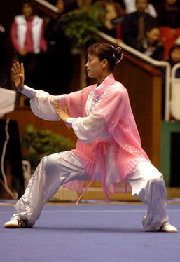 女子武术套路预赛 张芳获太极拳第三名